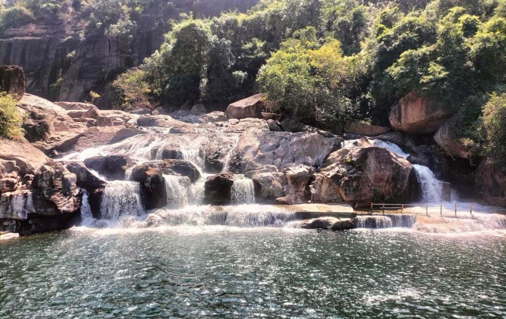 Manimuthar Waterfalls Tirunelveli