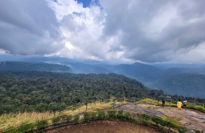 Nallamudi Poonjolai View Point, Valparai - Highlights - Mukundha Tours ...